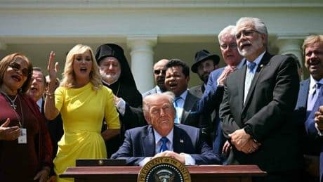 Trump: «Recessione? Possibile». Temu, stop alle spedizioni in Usa