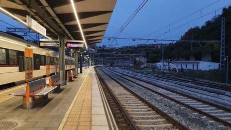 Una avería entre Vic y Balenyà provoca retrasos de media hora en los trenes de la R3