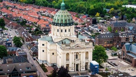 De nieuwe paus wil ‘in de geest van Franciscus door’, ziet katholiek Nederland