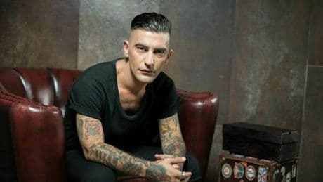 Jesto, il fratello: «E' morto di infarto al ristorante, basta speculazioni». Poi la frecciata a Fedez: «Ha dato la notizia prima dei familiari, irrispettoso»