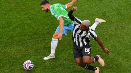 Alex Telles'li Botafogo güç bela kazandı