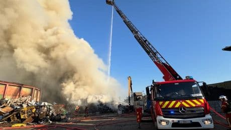 Marseille: un incendie se déclare dans un dépôt de ferraille de 14e arrondissement sans faire de blessés
