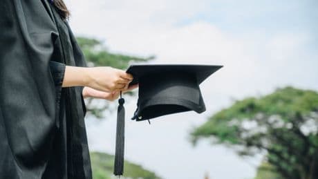 End student loan ‘loophole’ that makes people repay during studies, Government told