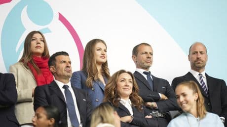 Duelo real en el palco de Suiza entre la Princesa Leonor y la Infanta Sofía y el príncipe Guillermo, quien se hace perdonar su monumental error de hace dos años