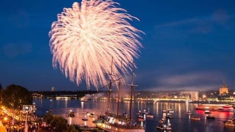 Feste ohne Böller: Was ist teurer, grüner, besser: Feuerwerk oder Drohnenshow?
