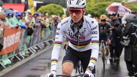 Tadej Pogacar pregunta por su novia en mitad del Tour de Francia: &quot;Cuando corremos a la vez...&quot;