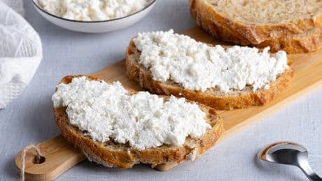 Kurbelt die Fettverbrennung an: Bestimmter Käse kann beim Abnehmen helfen