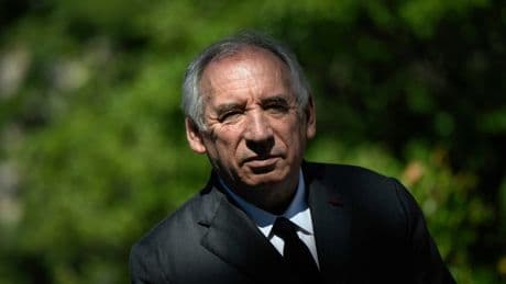 "Des chemins pour l'écologie sont à portée de main", affirme François Bayrou