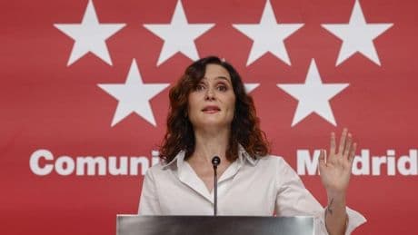 Ayuso endurece su discurso anti inmigración para frenar a Vox