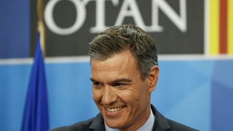 Llega el saqueo fiscal verde: Sánchez negocia nuevos impuestos ecológicos para financiar gastos como el de Defensa