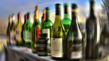 Alkol satışı düşünce ünlü içki firması resmen çekildi!