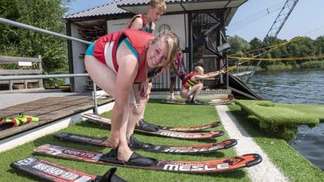 Twentenaren weten precies waar ze verkoeling moeten zoeken: ’Gewoon lekker aan het water gaan zitten’