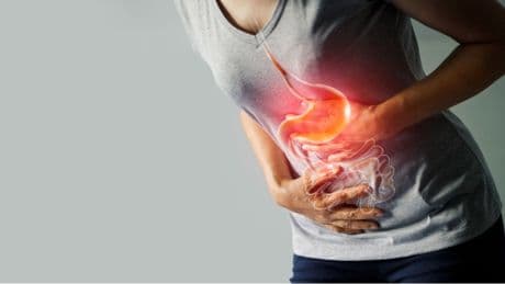 Reflusso gastroesofageo: il caldo peggiora i sintomi, i consigli per affrontare l'estate