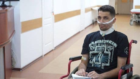 Ukrainischer Soldat kriecht 5 Tage mit aufgeschlitzter Kehle zurück in die Freiheit