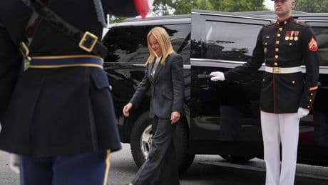 Meloni protagonista. Le Monde ammette: "Meglio di Macron". Sinistra disperata