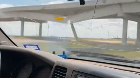 Brücke stürzt ein, sie fahren weiter - Szenen wie in Final Destination