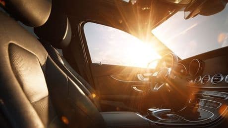 Más allá del calor: Los peligros del sol en tu coche y en tu salud este verano