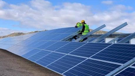 Las energías renovables en el punto de mira tras el apagón: "Puede que el mundo no esté preparado para solo depender de ellas"