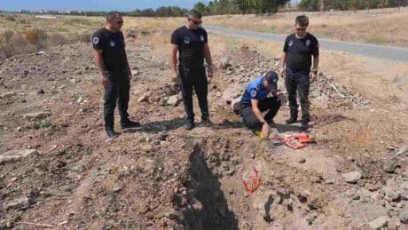 Burhaniye’de son kullanma tarihi geçmiş gıdalar imha ediliyor