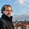 Waarom laten journalisten hun agenda bepalen door de macht?