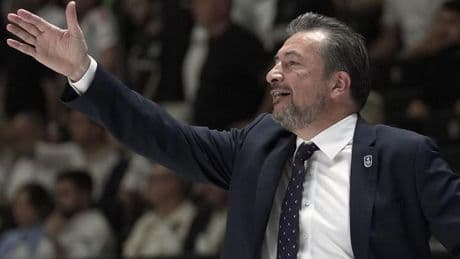 Anadolu Efes'te Luca Banchi ile yollar ayrıldı
