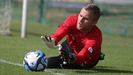 Gegen Bundesligist Augsburg - Viertliga-Torwart will Pokal-Sensation festhalten