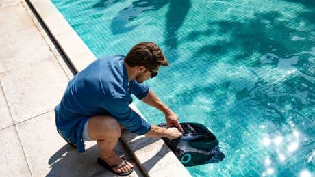 Este robot inteligente de Aiper mantiene limpia tu piscina mientras te ayuda a ahorrar agua y energía