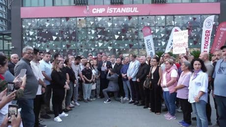 İstanbul'daki Hemşehri Dernekleri'nden görevden uzaklaştırılan Özgür Çelik'e destek