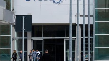 Le patron de Stellantis critique à son tour, après BMW et Mercedes-Benz, la fin des ventes de voitures thermiques en 2035