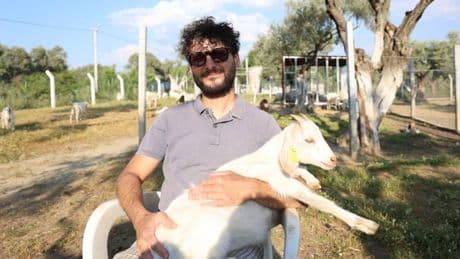 Doktoralı çoban! Kızına taze süt içirme isteği hayatını değiştirdi