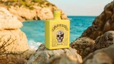 Un’estate in giallo con il Gin Amuerte