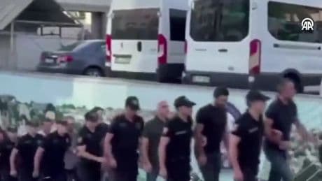 İBB operasyonunda yine 'tek sıra' görüntüleri: Darbe dönemlerini aratmıyor