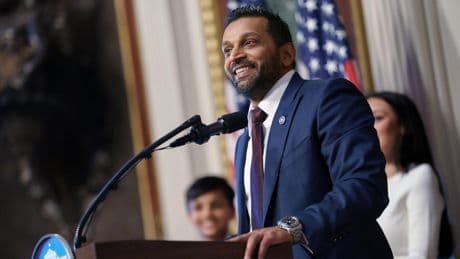 El director del FBI anuncia la detención de una jueza por “obstruir” el arresto de un migrante