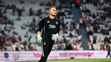 Beşiktaş-Shakhtar Donetsk maçı durdu, Mert Günok çıldırdı