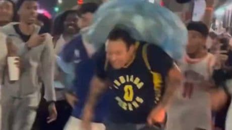 Los Pacers invitan a un aficionado que fue acosado y agredido por una multitud de los Knicks