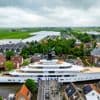 Gigajachten zijn een sym­bool van deze tijd: super­rijken trekken zich terug – en de rest heeft pech