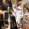 Hij werd zelfs gezegend en rondgereden door de stad: Jeremy Doku en verloofde ontdekken roots van Rode Duivel in Ghana
