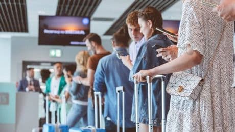 Tourist teases Brits because of difference between EU and UK queue at Spanish airport