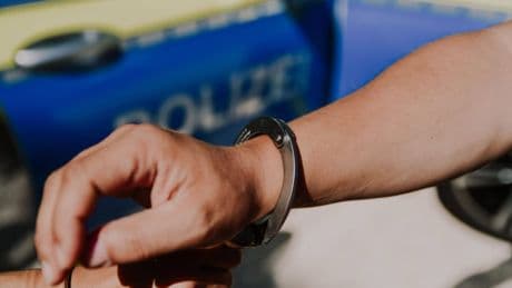 Berlin-Neukölln: Mann wird verfolgt und zieht scharfe Waffe