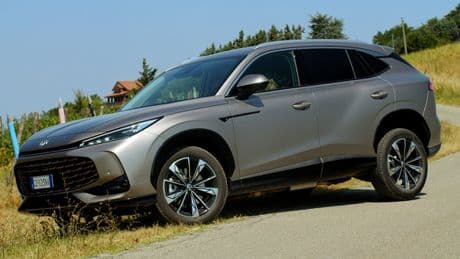 Vendite auto Italia: a luglio Tesla ancora in calo (-4,99%), corrono le cinesi Byd e Mg