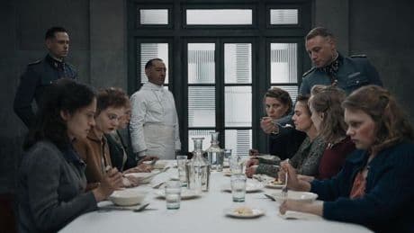 „Die Vorkosterinnen“ müssen Hitlers Essen testen