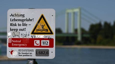 Köln: Baden im Rhein ab sofort verboten – hohe Bußgelder drohen