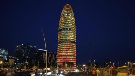 Acuerdo en el ERE de la subcontrata de Meta: Los 2.059 despedidos en la torre Glòries serán indemnizados con 33 días