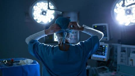 Cirugía mínimamente invasiva: todos los beneficios en neurocirugía y columna