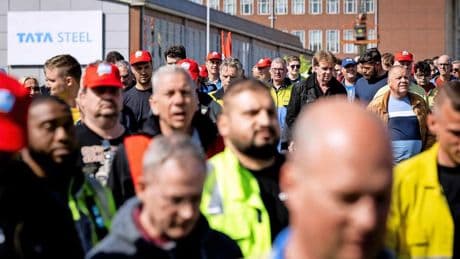 Tata Steel IJmuiden boekt opnieuw verlies, personeel vraagt ontslagplan in te trekken