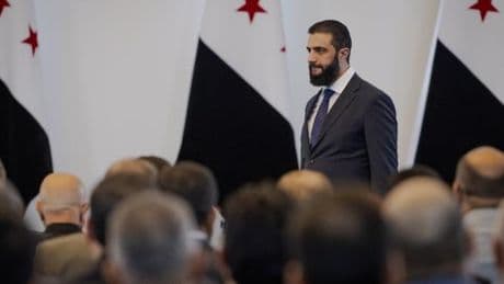 Ahmed Al-Charaa, un président syrien affaibli par les violences communautaires en visite à l’Elysée pour rétablir les relations avec la France