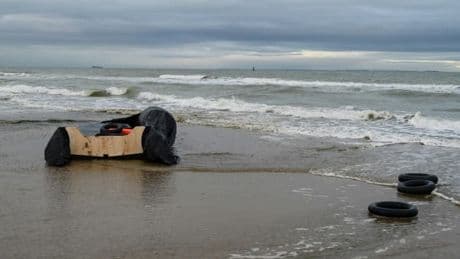 Traversée de la Manche: 50 migrants, dont quatre enfants, pris en charge à Petit-Caux sur la plage