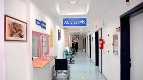 Doğum günü pastası yiyen 12 öğrenci hastaneye kaldırıldı