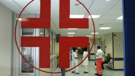Pronto soccorso, il piano contro le carenze: aumenti ai medici, sgravi sugli staordinari e anche gli specializzandi in prima linea