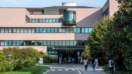 Prova di canto per convincere i fumatori a smettere